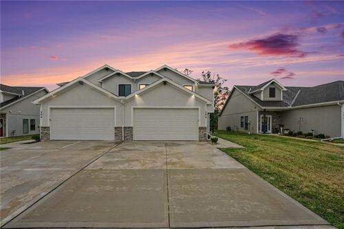 206 Walker St, Smithville, MO, 64089 | Card Image