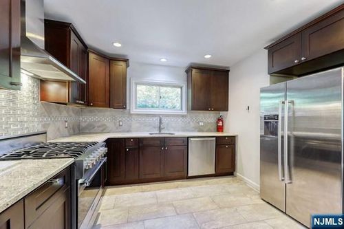 74 Buff Rd, Tenafly, NJ, 07670-1454 | Card Image