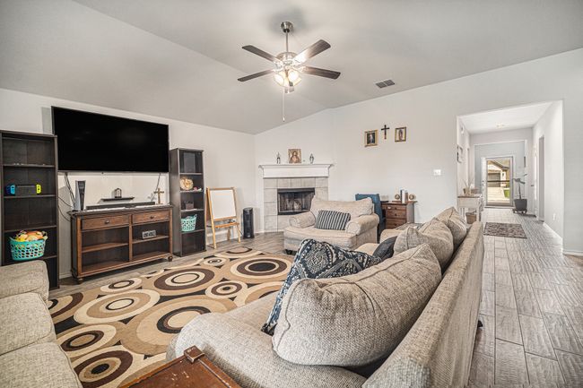 6505 Boot Jack Dr, House other with 4 bedrooms, 3 bathrooms and null parking in Joshua TX | Image 5