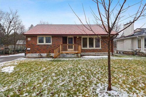 115 Albert St N, Lindsay, ON, K9V4K6 | Card Image