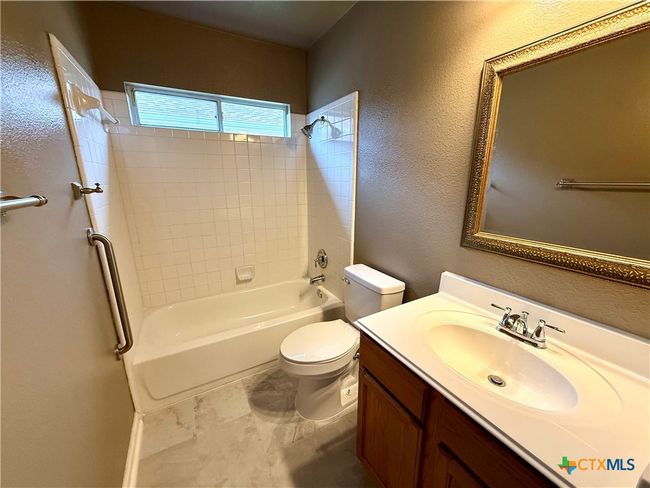 213 Summerside Ave, House other with 3 bedrooms, 2 bathrooms and null parking in Lockhart TX | Image 32