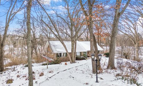 203 Oakridge Ct, Valparaiso, IN, 46385-6034 | Card Image