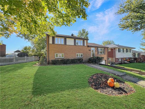 207 Shannon Heights Dr, Verona, PA, 15147-2821 | Card Image