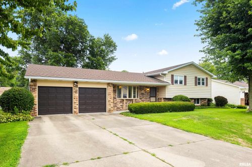 205 N Holly St, Elmwood, IL, 61529-9517 | Card Image