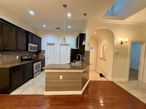 apt-c-398 Mesa Dr, Del Valle, TX, 78617-5612 | Card Image