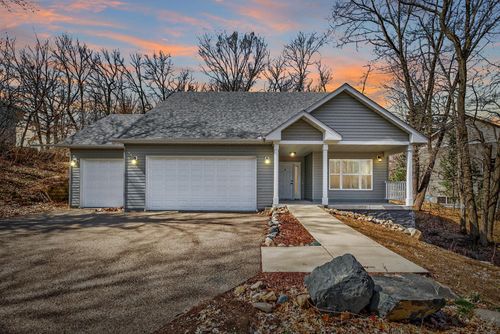 13593 Embry Way, Apple Valley, MN, 55124-8775 | Card Image