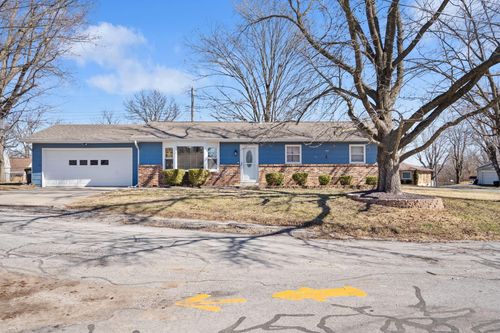 9 Nob Hill Dr, Boonville, MO, 65233-2001 | Card Image