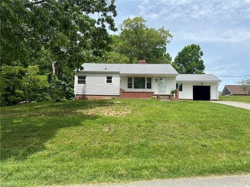 132 Belair Dr, Mount Airy, NC, 27030-5175 | Card Image