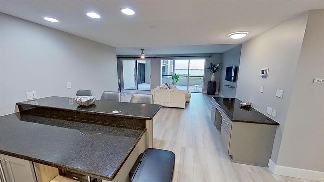 Breakfast Bar / Computer Station | Image 15