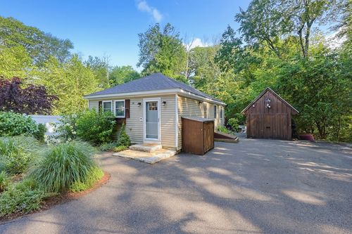 19 Knoll Rd, Hopkinton, MA, 01748-2760 | Card Image