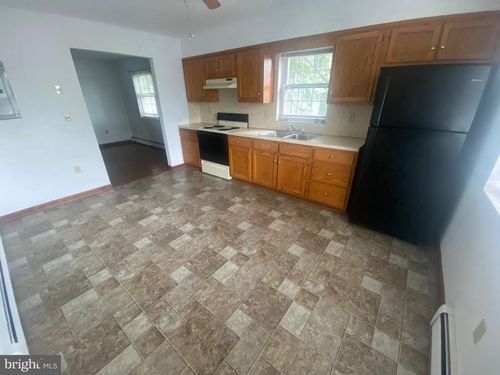 apt-1r-622 Terrace St, Dunmore, PA, 18512-3184 | Card Image