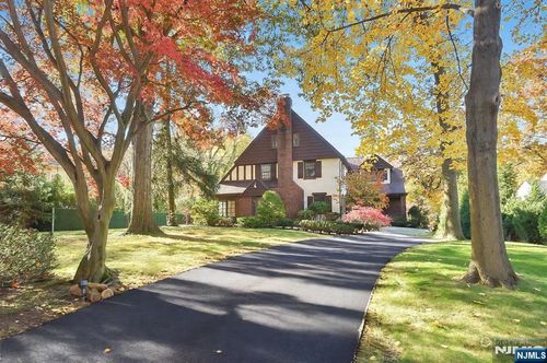 152 Highwood Ave, Tenafly, NJ, 07670-1107 | Card Image