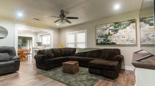 201 Carol St, West Orange, TX, 77630-5414 | Card Image