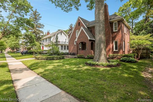 11 Sylvan Ave, Pleasant Ridge, MI, 48069-1235 | Card Image