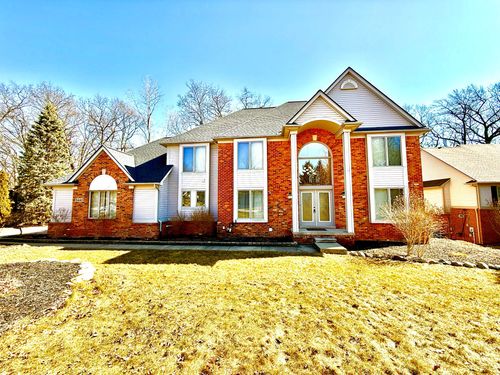 5440 Bridge Trl E, Commerce Township, MI, 48382-4858 | Card Image