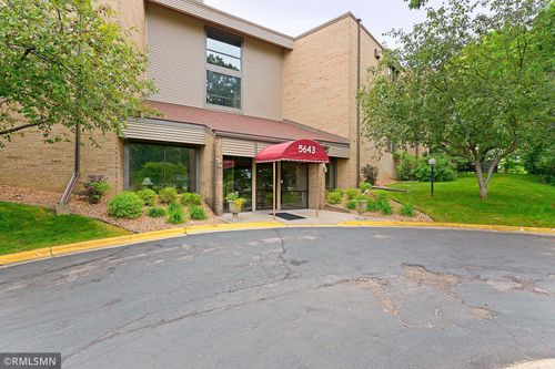 apt-312-5643 Green Circle Dr, Minnetonka, MN, 55343-9655 | Card Image