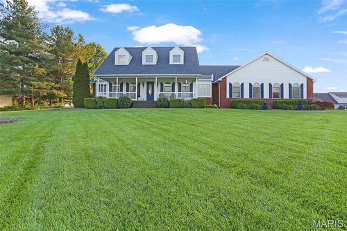10 Shannon Ct, Highland, IL, 62249-1097 | Card Image