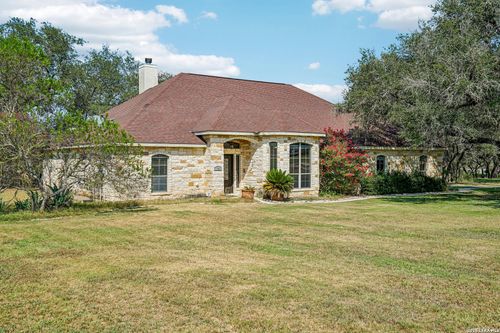 108 Medora Branch Dr, Floresville, TX, 78114-6664 | Card Image