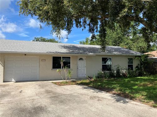 6520 3rd Ave Ne, BRADENTON, FL, 34208-6077 | Card Image