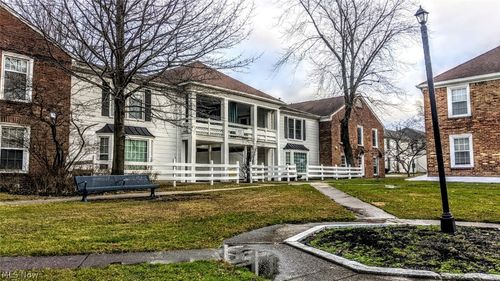 25 Trenton Square, Euclid, OH, 44143 | Card Image