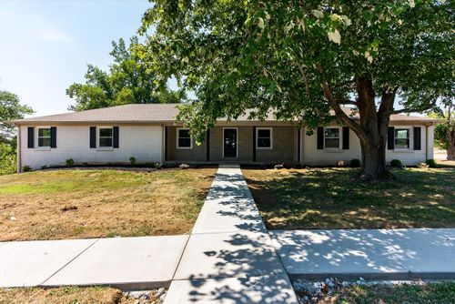 300 Linden Ln, Nicholasville, KY, 40356-1823 | Card Image