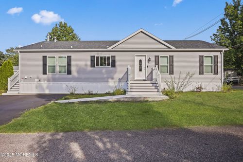 61 Village Rd, Morganville, NJ, 07751-1101 | Card Image