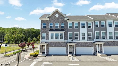 2 Doherty Way, Morris Plains, NJ, 07950-2470 | Card Image