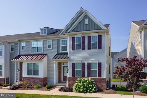 2421 Artesian Way, LANCASTER, PA, 17601-2215 | Card Image