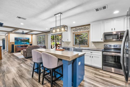 798 Legion Dr, Lakehills, TX, 78063-7451 | Card Image