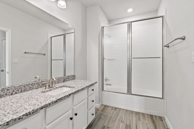 Front Bathroom | Image 30