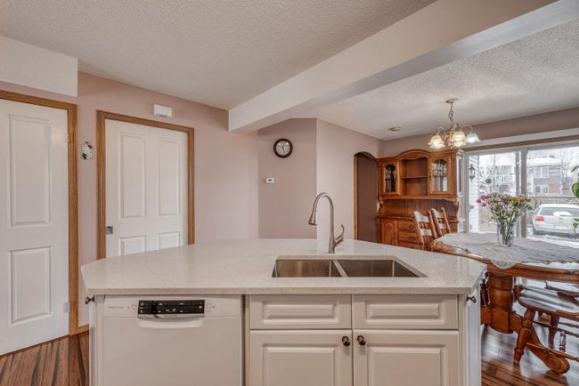 160 Eversyde Circle Sw, Home with 3 bedrooms, 2 bathrooms and 4 parking in Calgary AB | Image 6