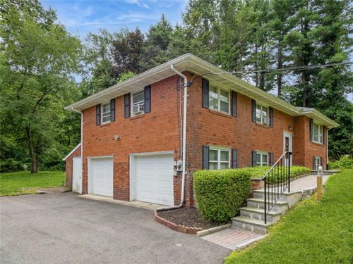 77 Lyndon Rd, Fishkill, NY, 12524-3016 | Card Image