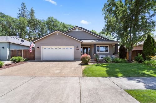 154 Glenwood Dr, Eagle Point, OR, 97524-8595 | Card Image