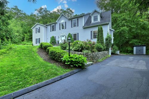 2 Abbey Ln, Newtown, CT, 06470-2784 | Card Image