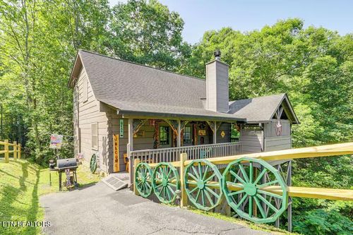 3628 Country Pines Way, Sevierville, TN, 37876-8788 | Card Image
