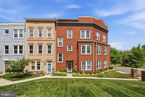 8922 Center St, Manassas, VA, 20110-5469 | Card Image