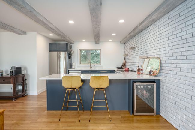 Bar seating | Image 12