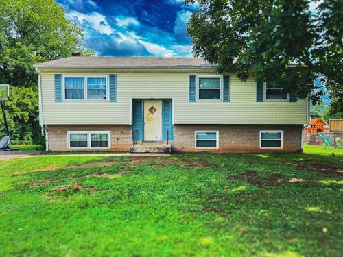 3808 Red Fox Dr Nw, Roanoke, VA, 24017-4836 | Card Image