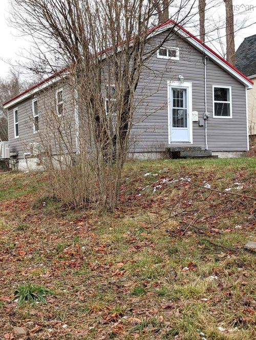 165 St Phillips St, Bridgewater, NS, B4V1W6 | Card Image