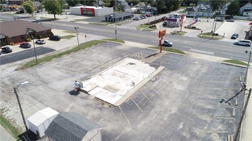 800 Charleston Ave, Mattoon, IL, 61938-4203 | Card Image