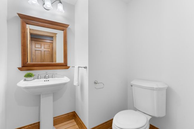 Main fl 1/2 bath | Image 23