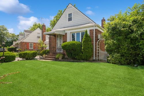 14 Albany St, Elmont, NY, 11003-5011 | Card Image