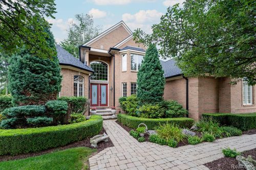 13046 Partridge Run, Shelby Township, MI, 48315-6942 | Card Image