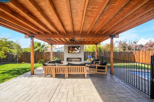 1745 Eucalyptus Ct, Concord, CA, 94521-1015 | Card Image