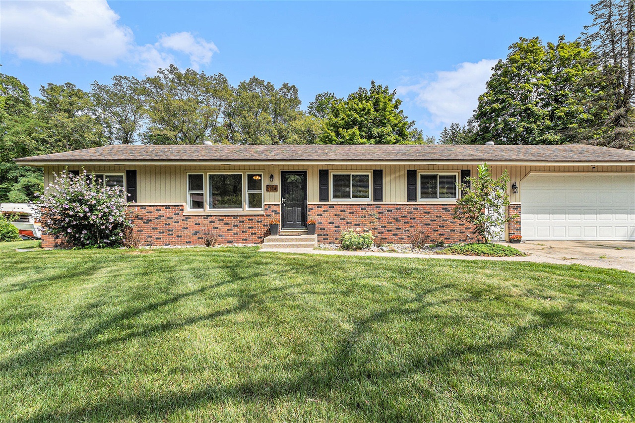 Maple Island Rd, Muskegon, MI 49442