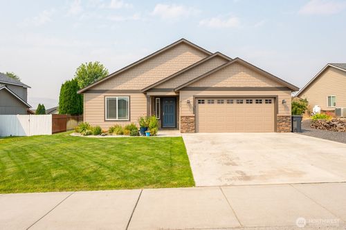 811 7th Ave Ne, Ephrata, WA, 98823-2345 | Card Image