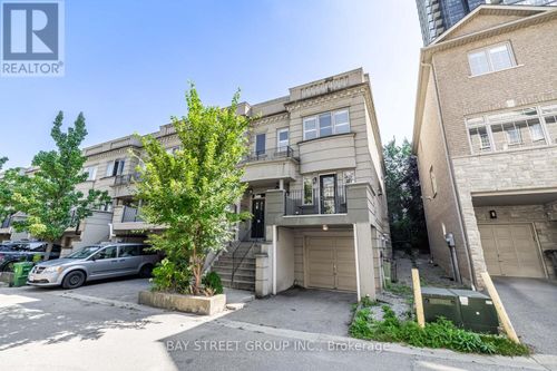 35 William Poole Way, North York, ON, M2N7A6 | Card Image