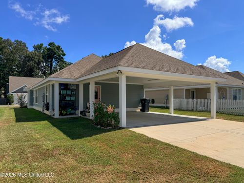 326 Mount Pleasant Dr, Hattiesburg, MS, 39402-8075 | Card Image