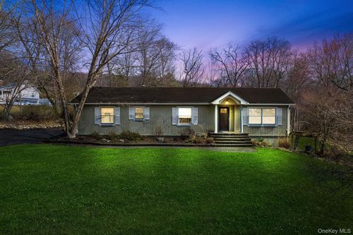 6 Strawberry Hill Ln, West Nyack, NY, 10994-1614 | Card Image