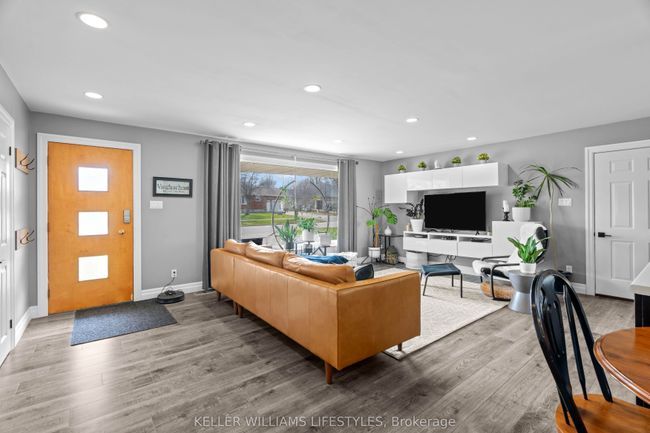 60 Main St S, House other with 3 bedrooms, 2 bathrooms and 4 parking in Forest ON | Image 6